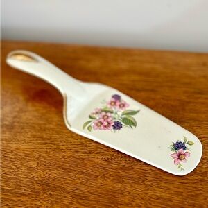 Vintage White Floral Cake Server